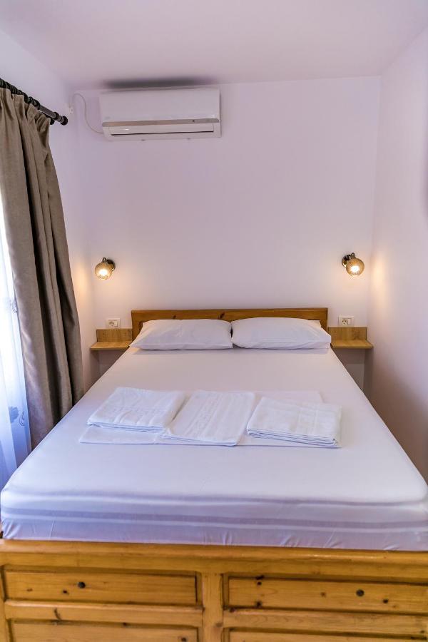 Casa Iordachescu 2 Mai Hotel Buitenkant foto